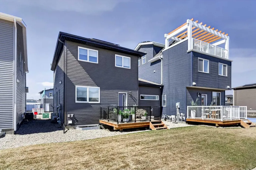 16 Belmont Place SW Calgary AB T2X 5E3