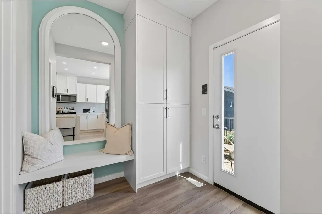 16 Belmont Place SW Calgary AB T2X 5E3