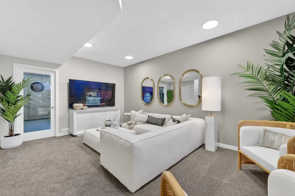 16 Belmont Place SW Calgary AB T2X 5E3