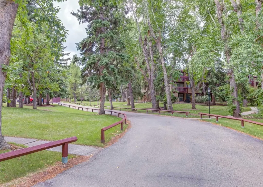 8948 Elbow Drive SW Calgary AB T2V 0H9
