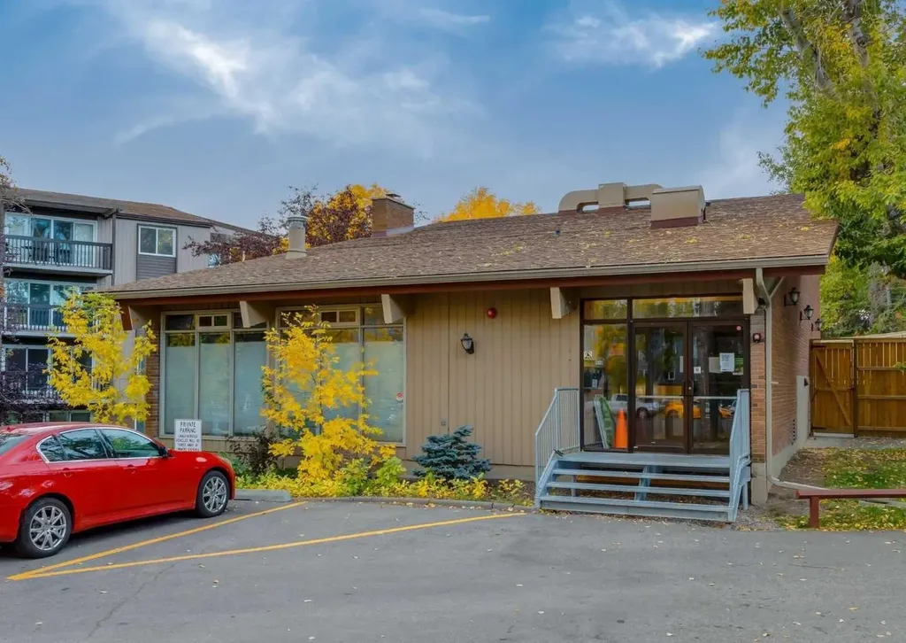 8948 Elbow Drive SW Calgary AB T2V 0H9