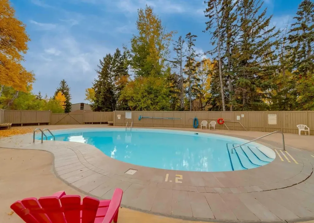 8948 Elbow Drive SW Calgary AB T2V 0H9
