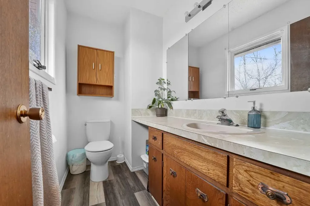 943 East Avenue Pincher Creek AB T0K 1W0