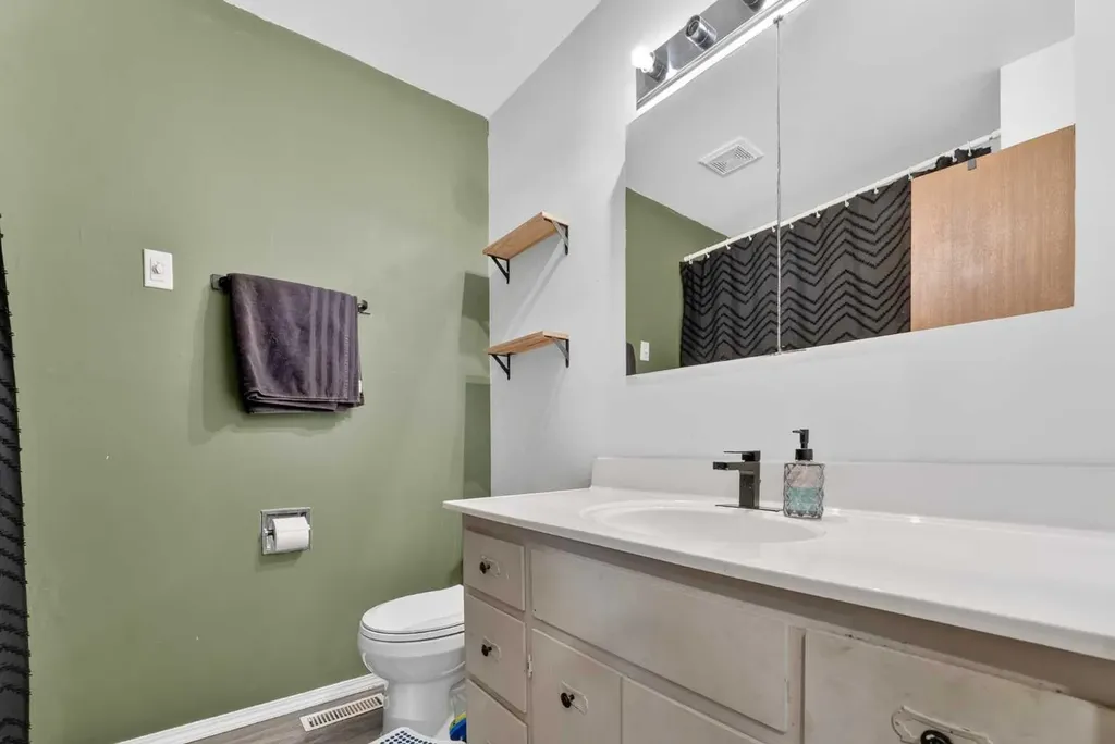 943 East Avenue Pincher Creek AB T0K 1W0