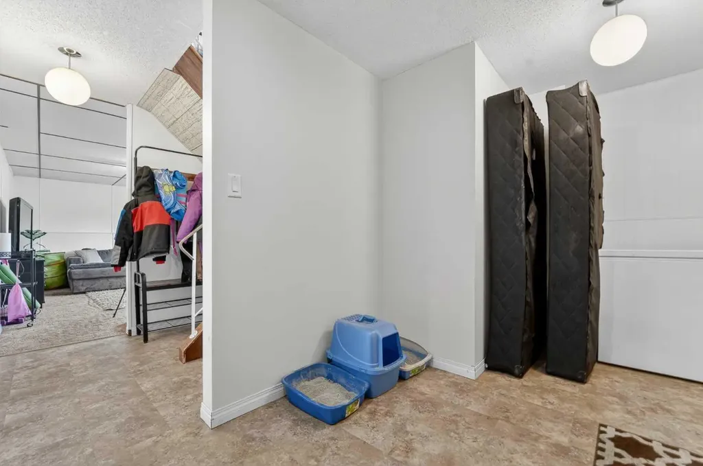 943 East Avenue Pincher Creek AB T0K 1W0