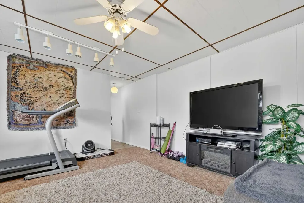 943 East Avenue Pincher Creek AB T0K 1W0