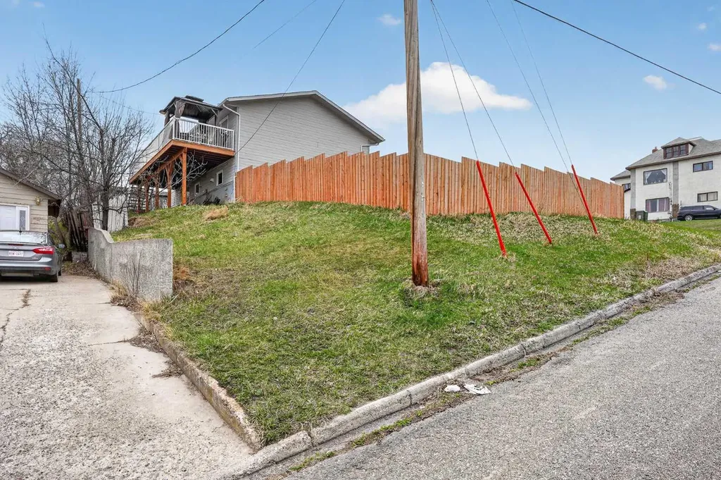943 East Avenue Pincher Creek AB T0K 1W0