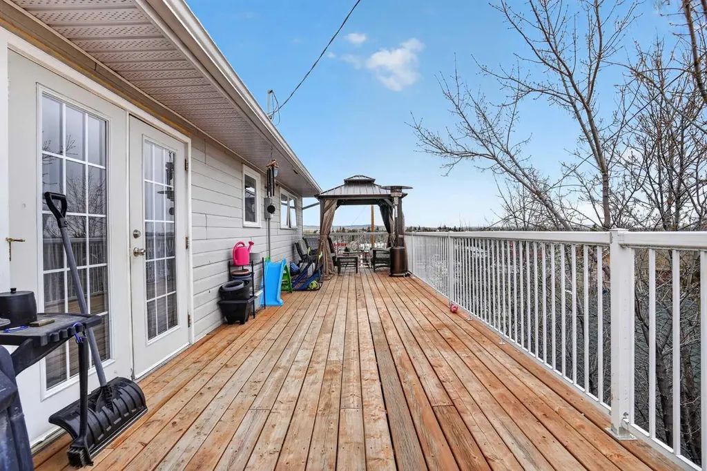 943 East Avenue Pincher Creek AB T0K 1W0