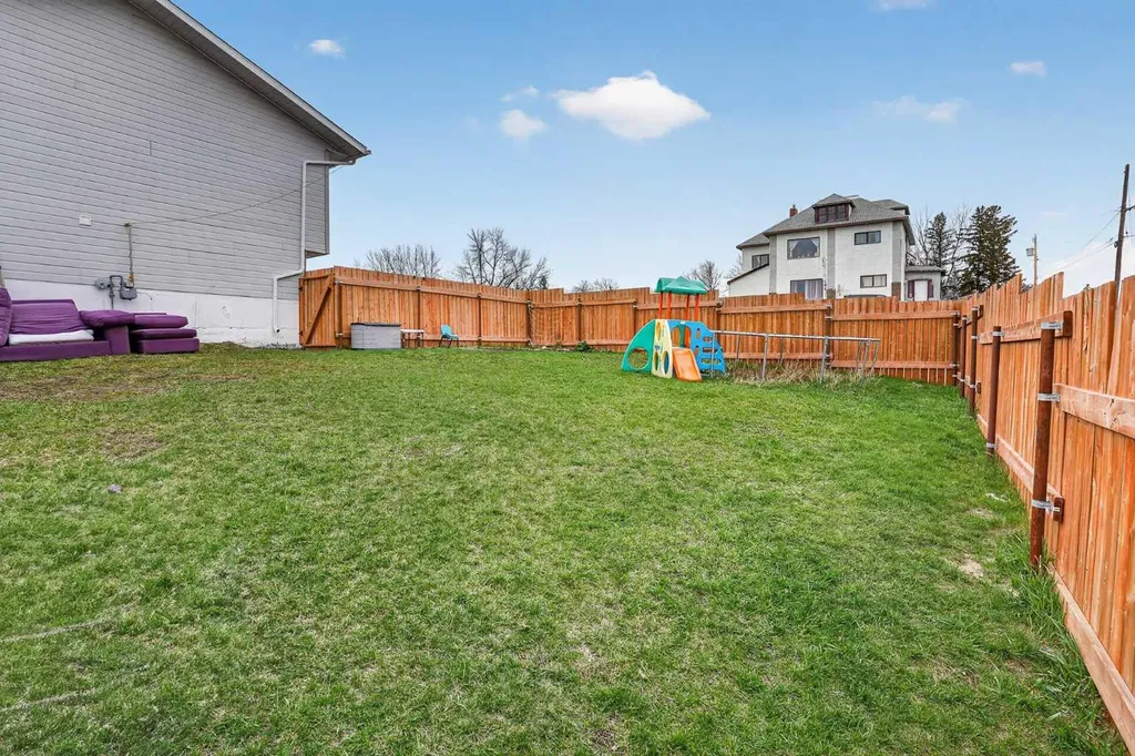 943 East Avenue Pincher Creek AB T0K 1W0
