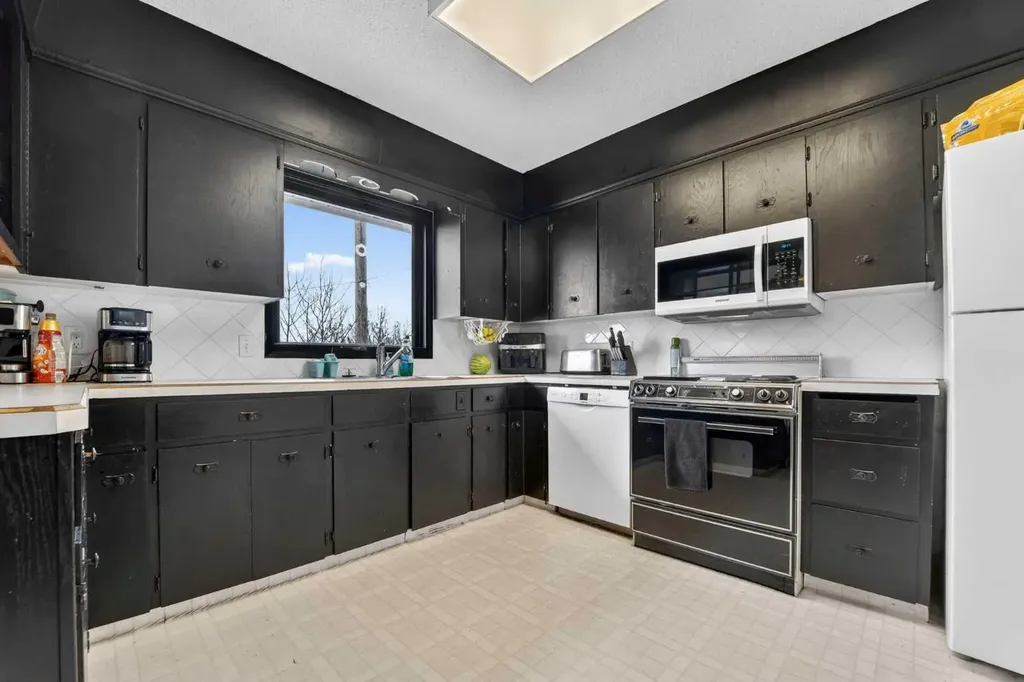 943 East Avenue Pincher Creek AB T0K 1W0