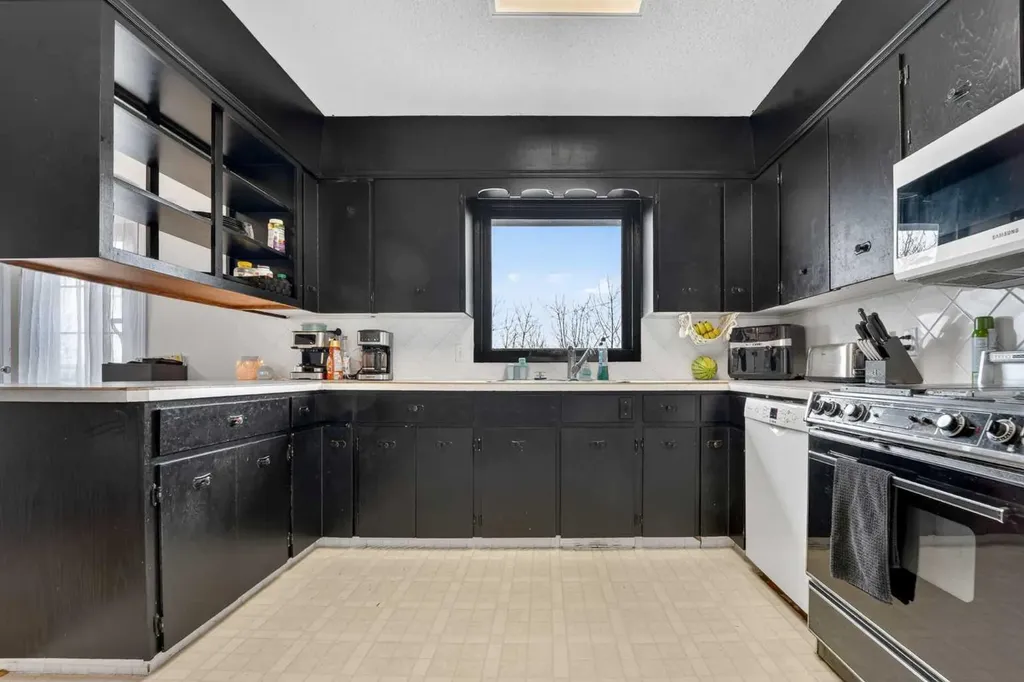 943 East Avenue Pincher Creek AB T0K 1W0
