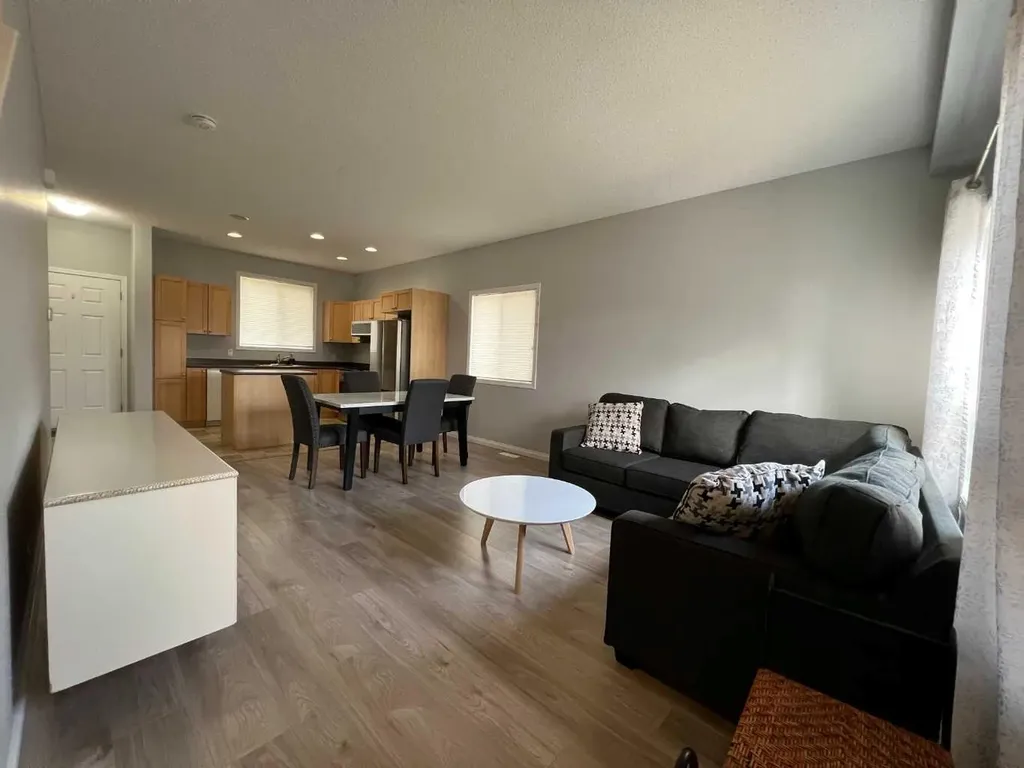 624 41 Street Edson AB T7E 1A4
