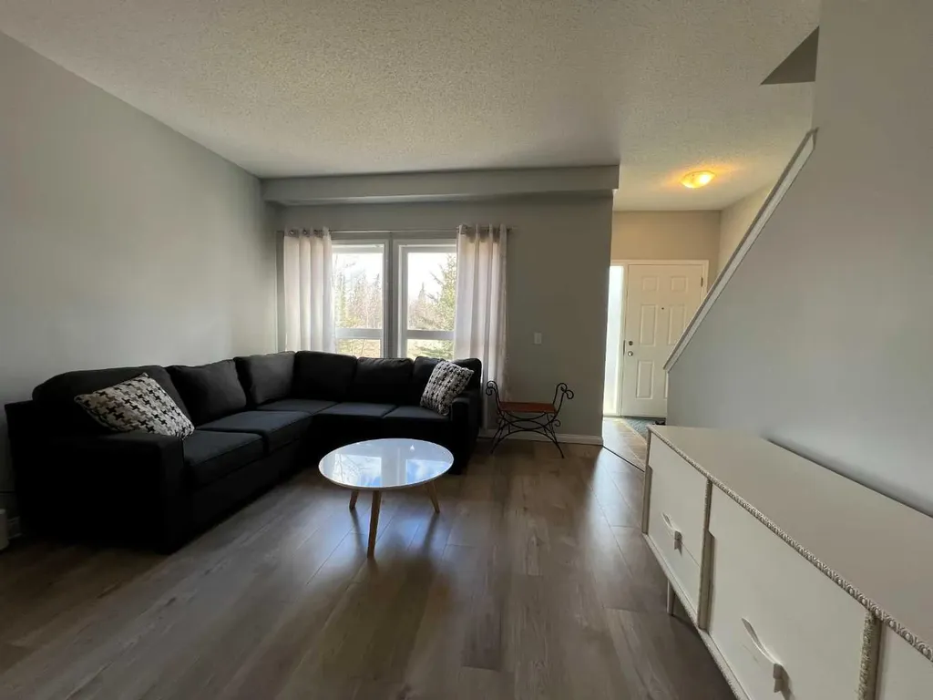624 41 Street Edson AB T7E 1A4