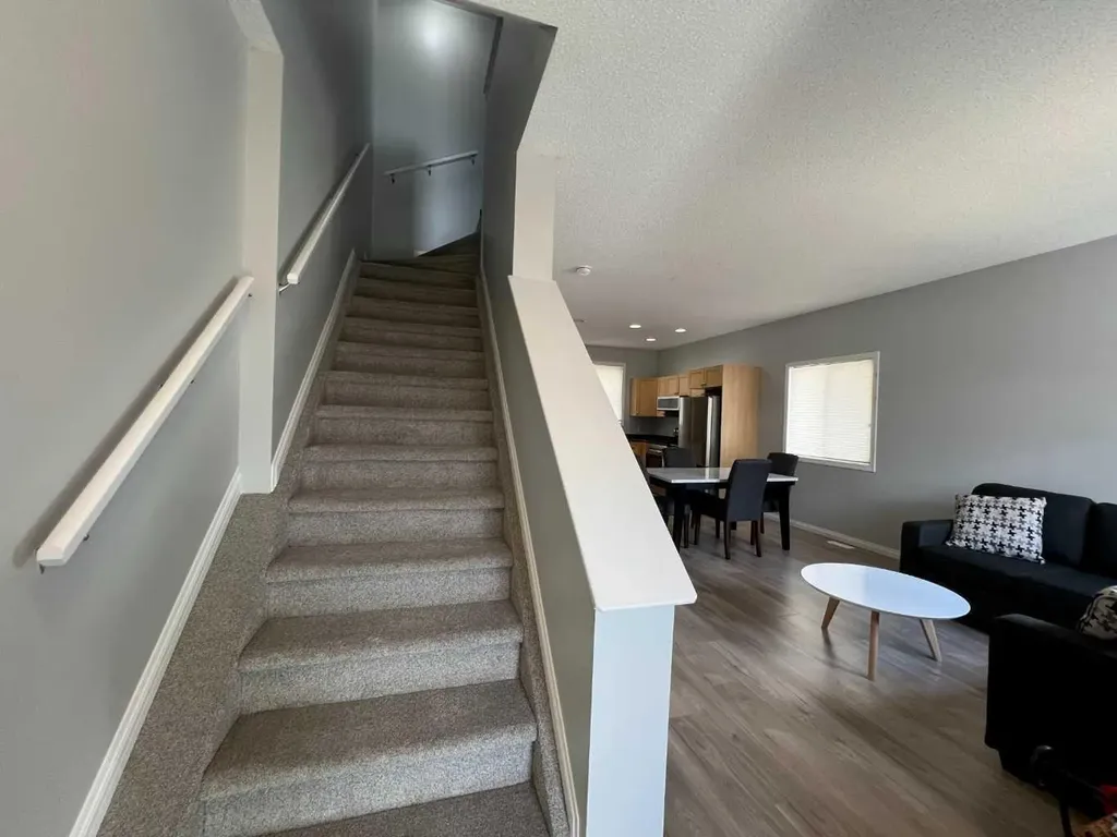 624 41 Street Edson AB T7E 1A4