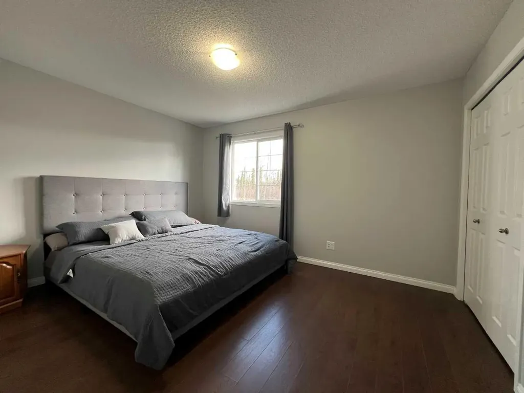 624 41 Street Edson AB T7E 1A4