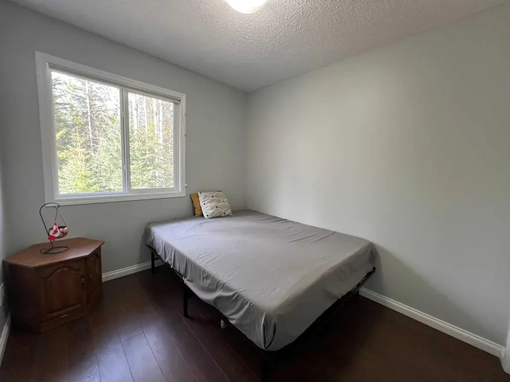 624 41 Street Edson AB T7E 1A4