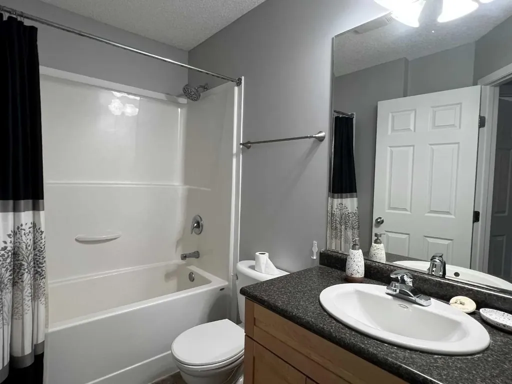624 41 Street Edson AB T7E 1A4