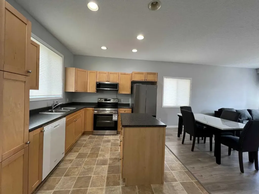 624 41 Street Edson AB T7E 1A4