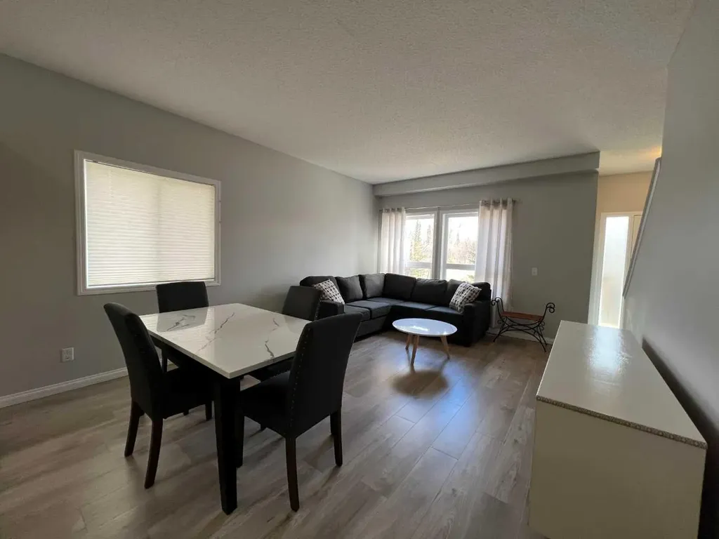 624 41 Street Edson AB T7E 1A4
