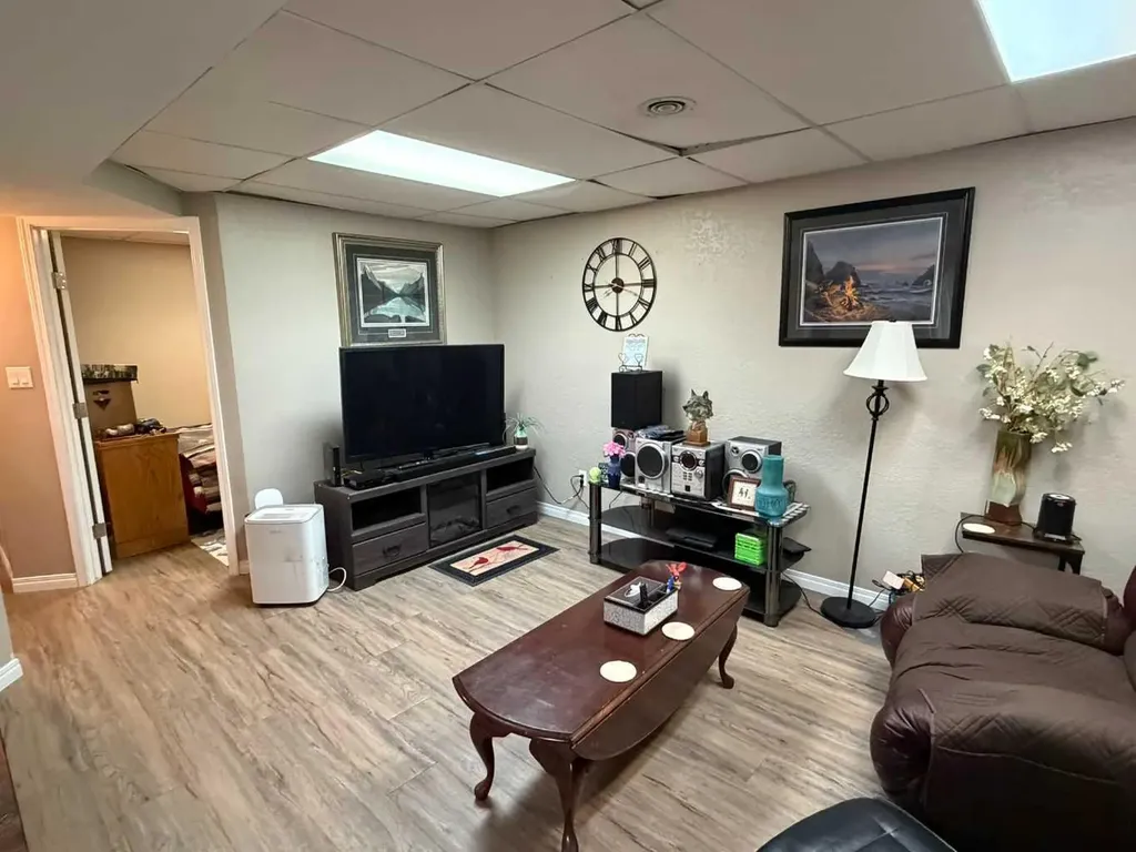 121 2 Avenue Falher AB T0H 1M0