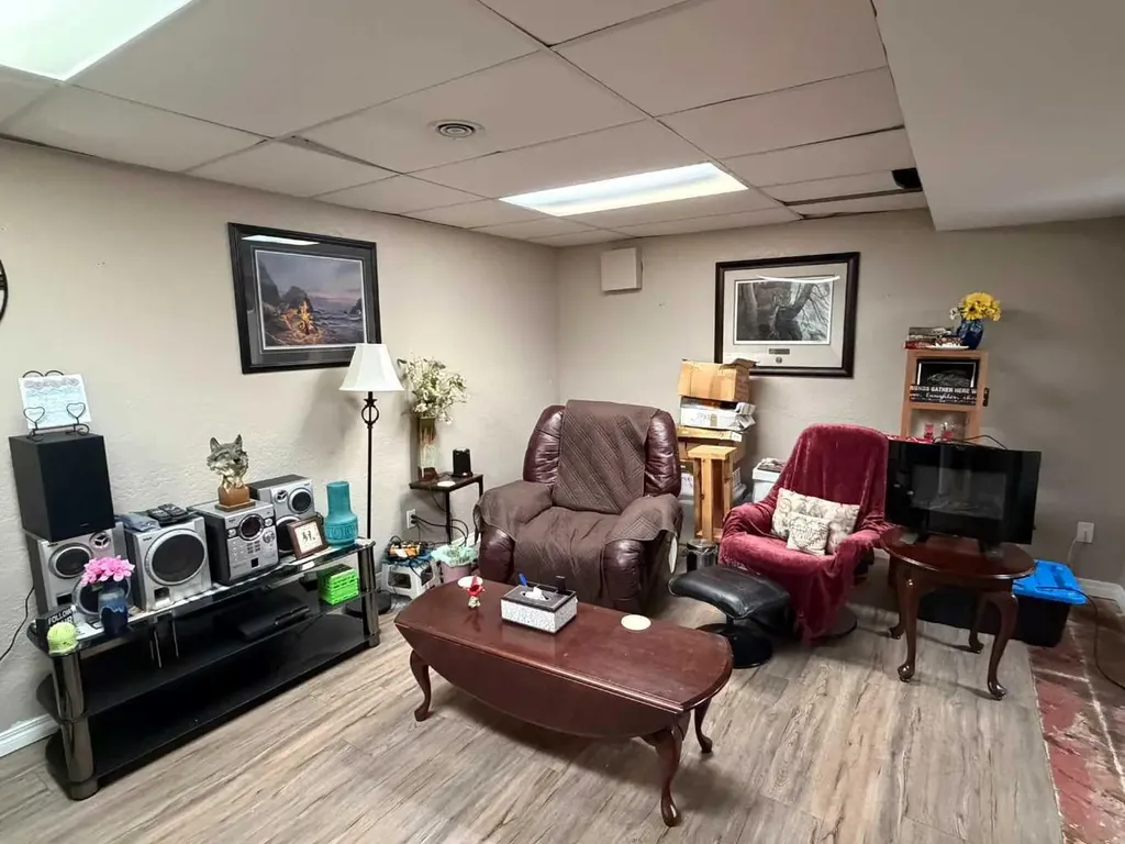 121 2 Avenue Falher AB T0H 1M0