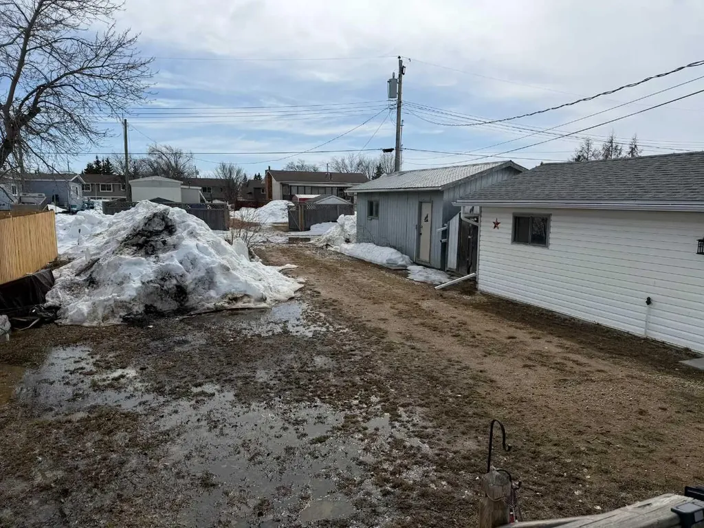 121 2 Avenue Falher AB T0H 1M0