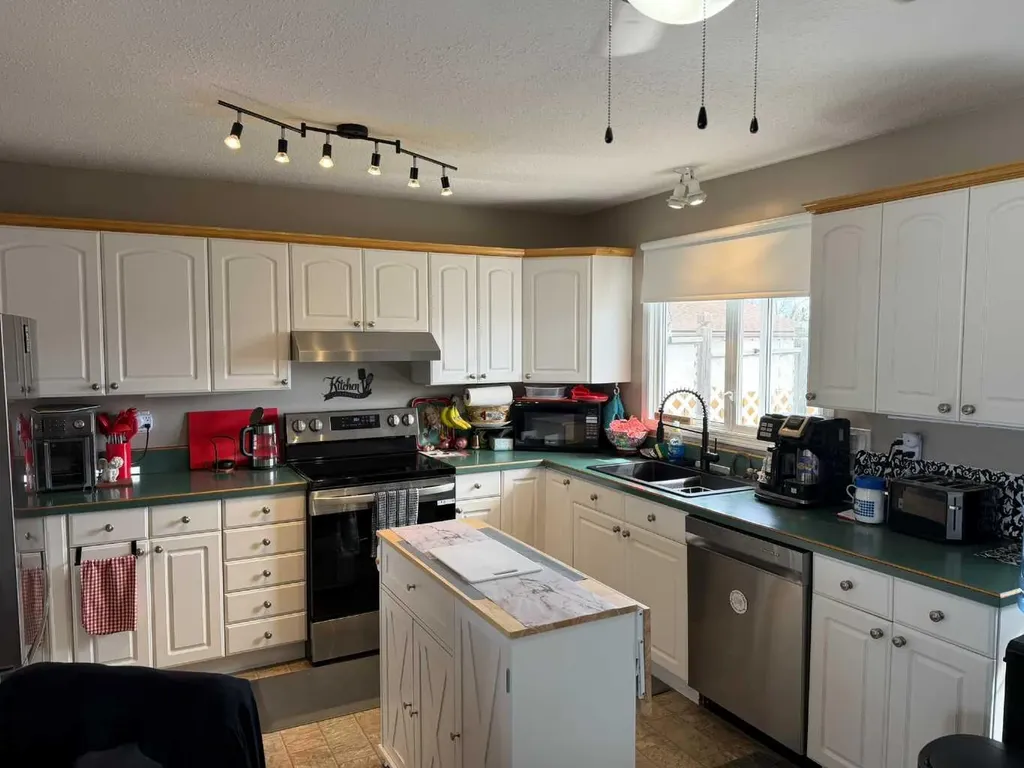 121 2 Avenue Falher AB T0H 1M0