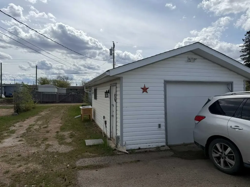 121 2 Avenue Falher AB T0H 1M0