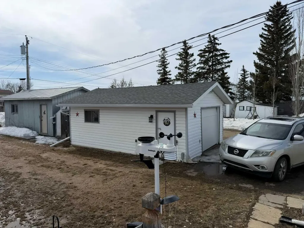 121 2 Avenue Falher AB T0H 1M0