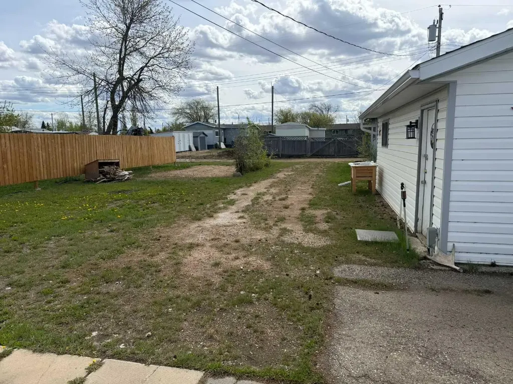 121 2 Avenue Falher AB T0H 1M0