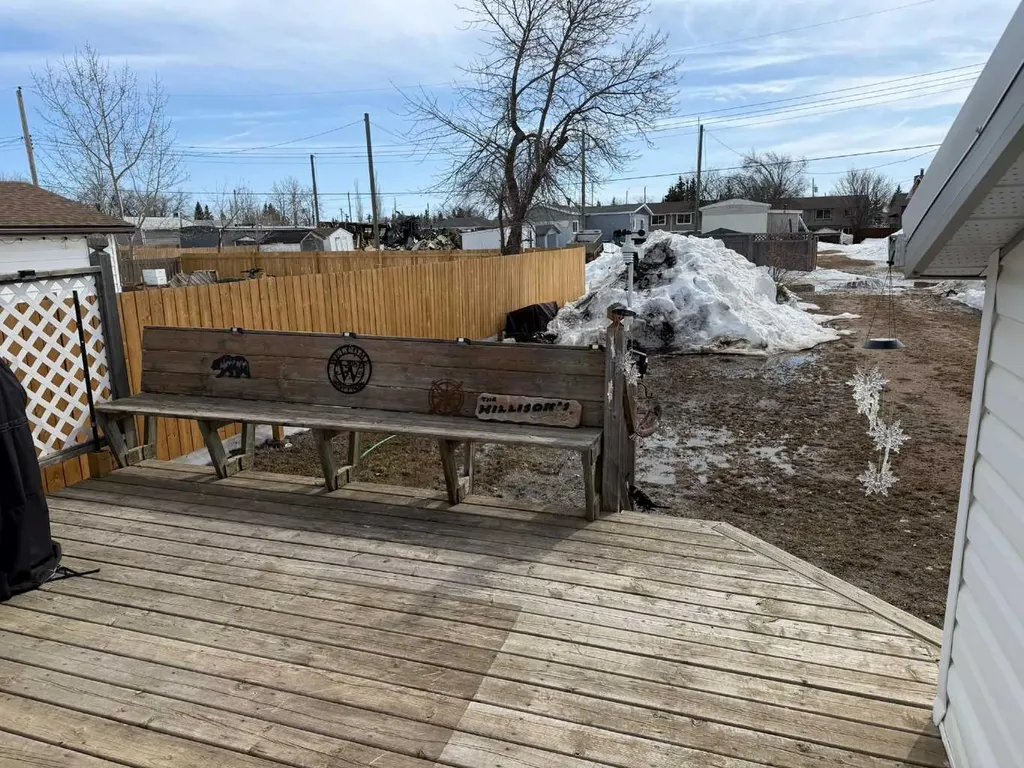 121 2 Avenue Falher AB T0H 1M0