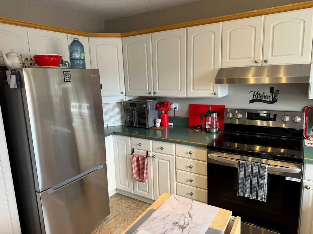121 2 Avenue Falher AB T0H 1M0