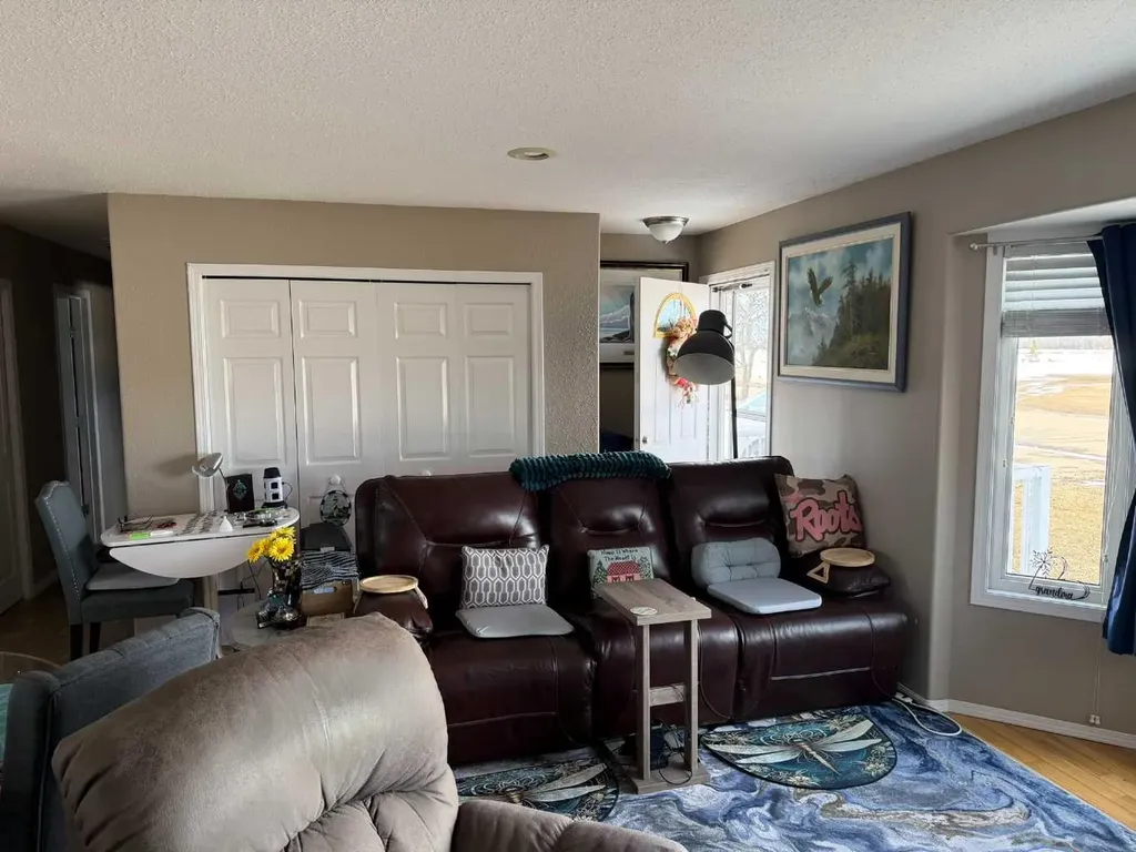 121 2 Avenue Falher AB T0H 1M0