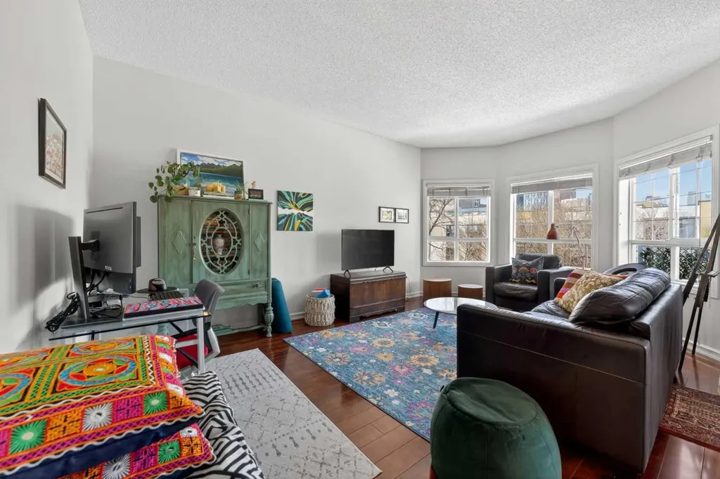 44 6a Street NE Calgary AB T2E4A3