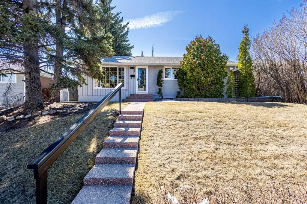 811 Seattle Drive SW Calgary AB T2W 0M9