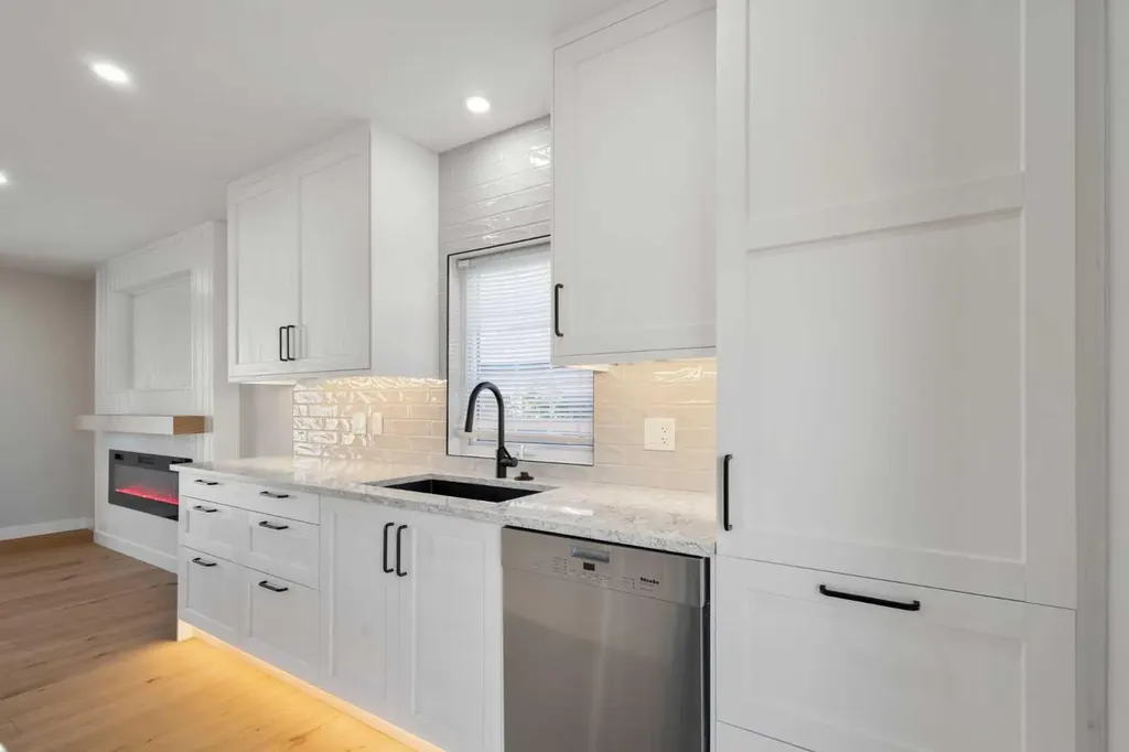 811 Seattle Drive SW Calgary AB T2W 0M9