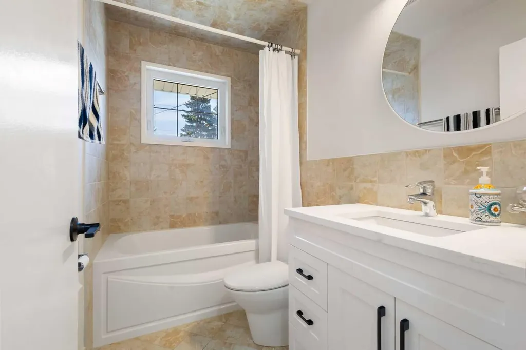 811 Seattle Drive SW Calgary AB T2W 0M9