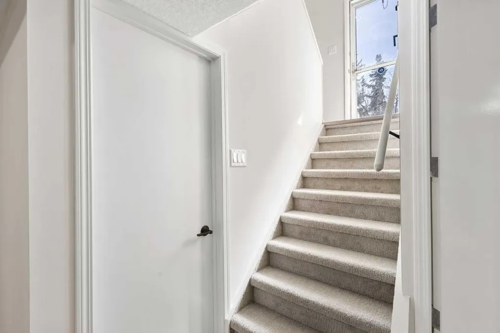 811 Seattle Drive SW Calgary AB T2W 0M9