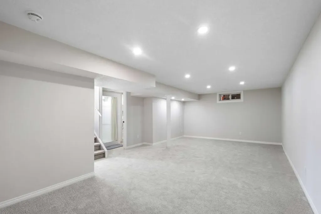 811 Seattle Drive SW Calgary AB T2W 0M9