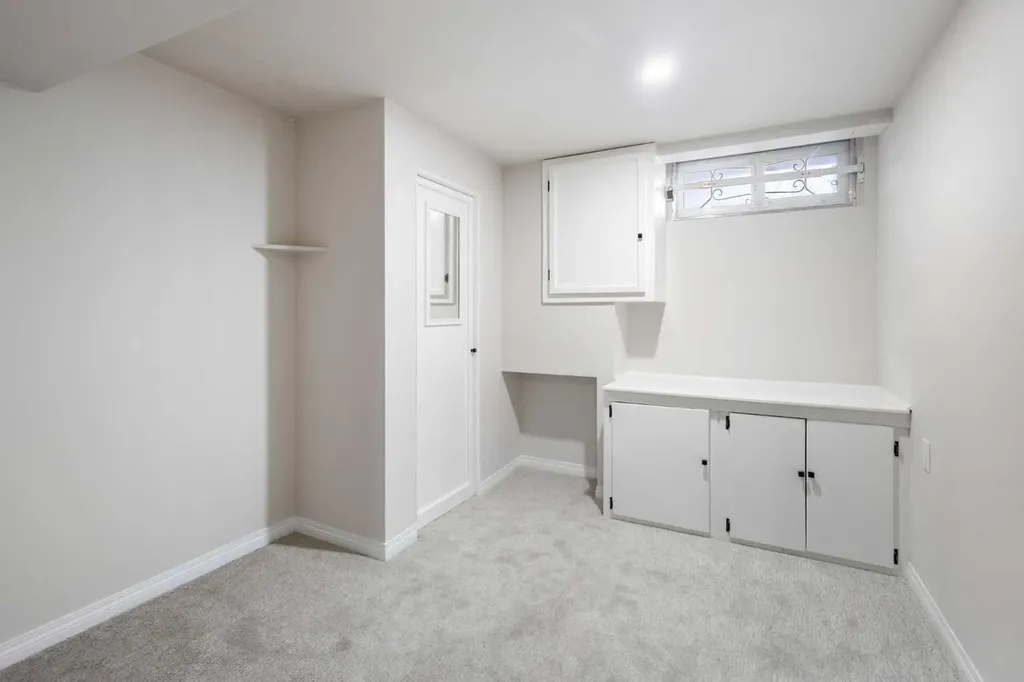 811 Seattle Drive SW Calgary AB T2W 0M9