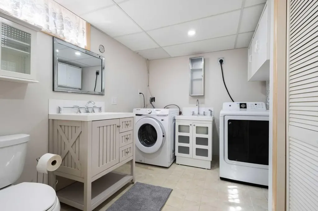 811 Seattle Drive SW Calgary AB T2W 0M9