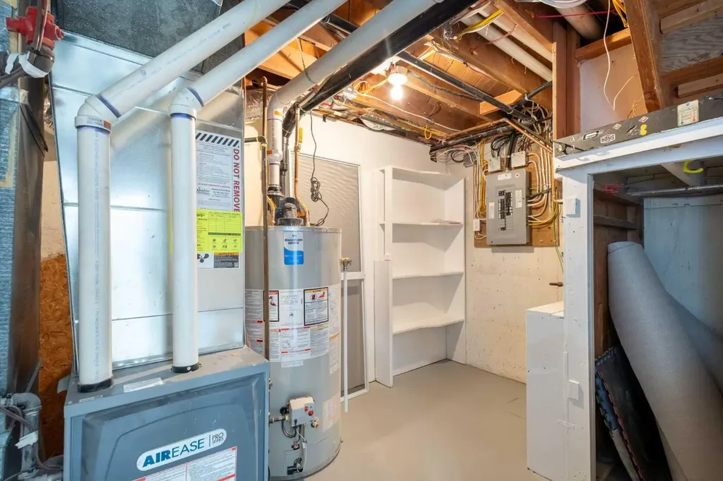 811 Seattle Drive SW Calgary AB T2W 0M9