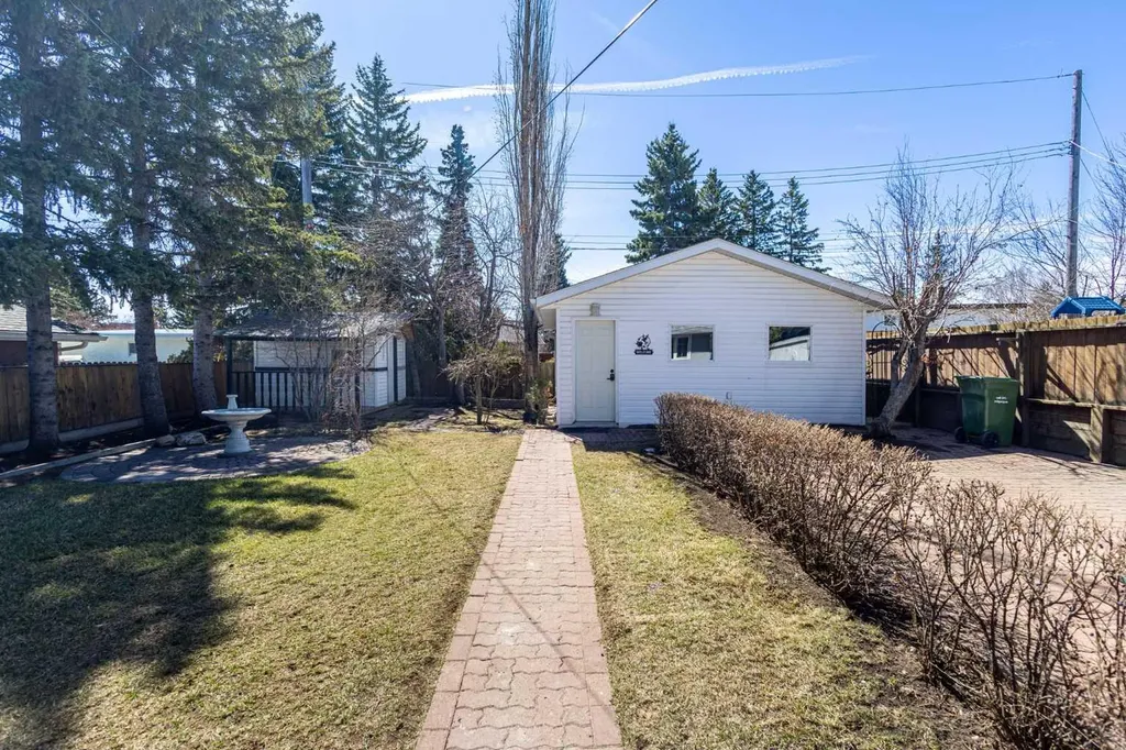 811 Seattle Drive SW Calgary AB T2W 0M9