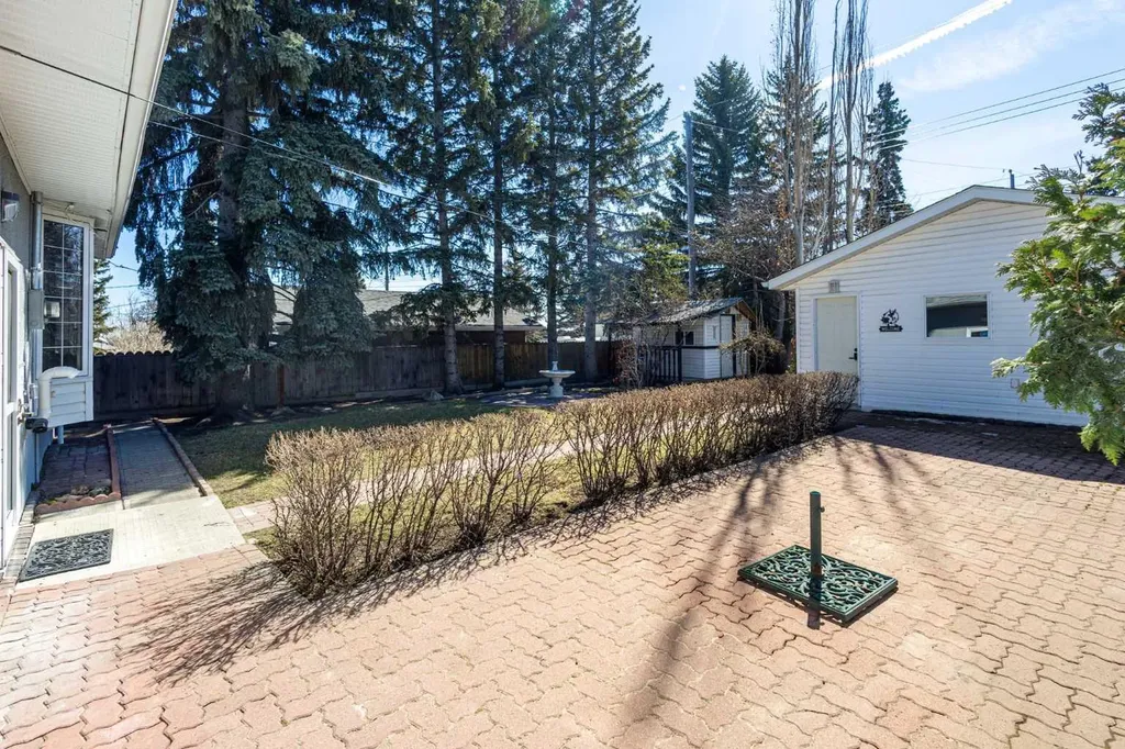 811 Seattle Drive SW Calgary AB T2W 0M9