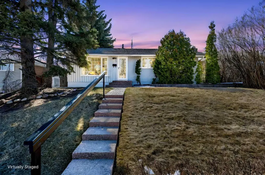 811 Seattle Drive SW Calgary AB T2W 0M9
