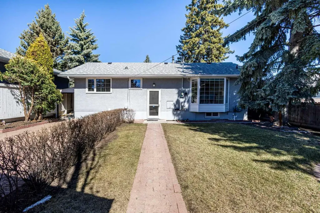 811 Seattle Drive SW Calgary AB T2W 0M9