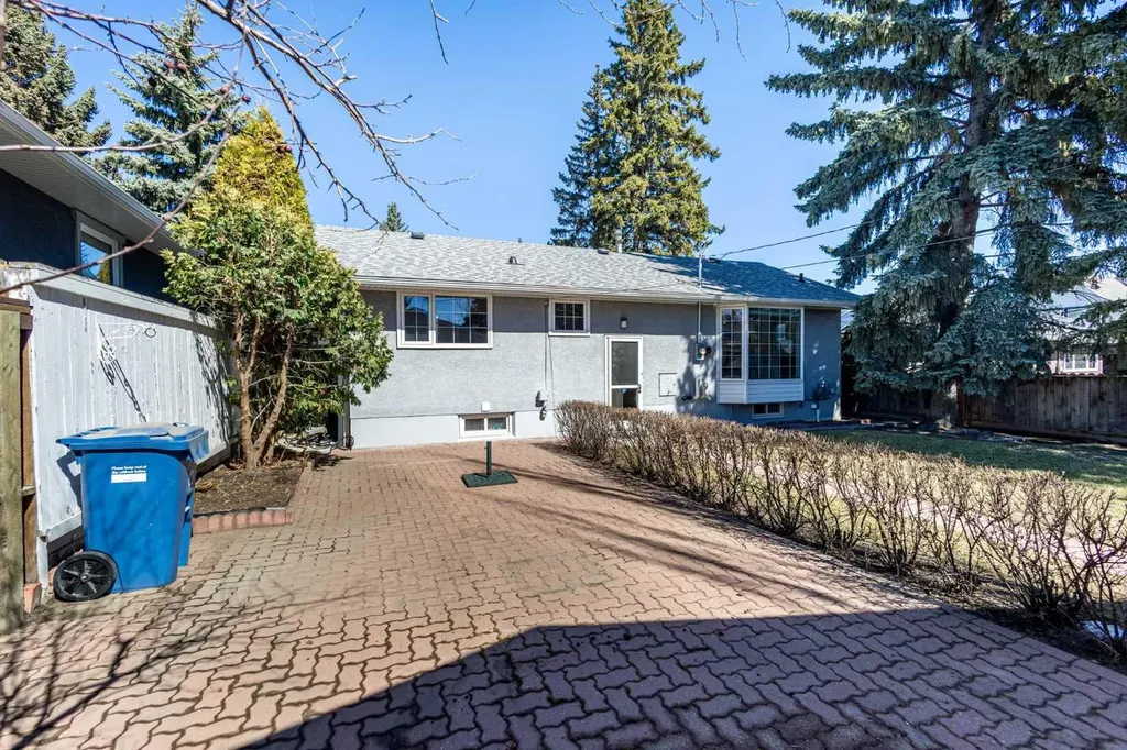 811 Seattle Drive SW Calgary AB T2W 0M9