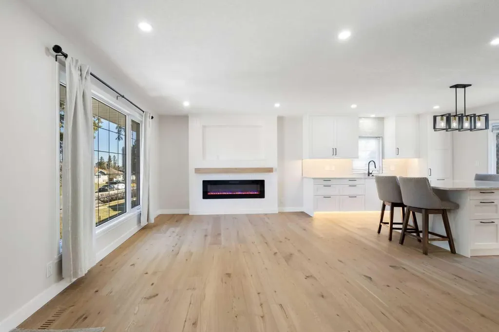 811 Seattle Drive SW Calgary AB T2W 0M9