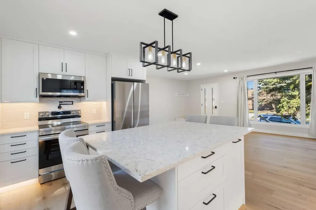 811 Seattle Drive SW Calgary AB T2W 0M9