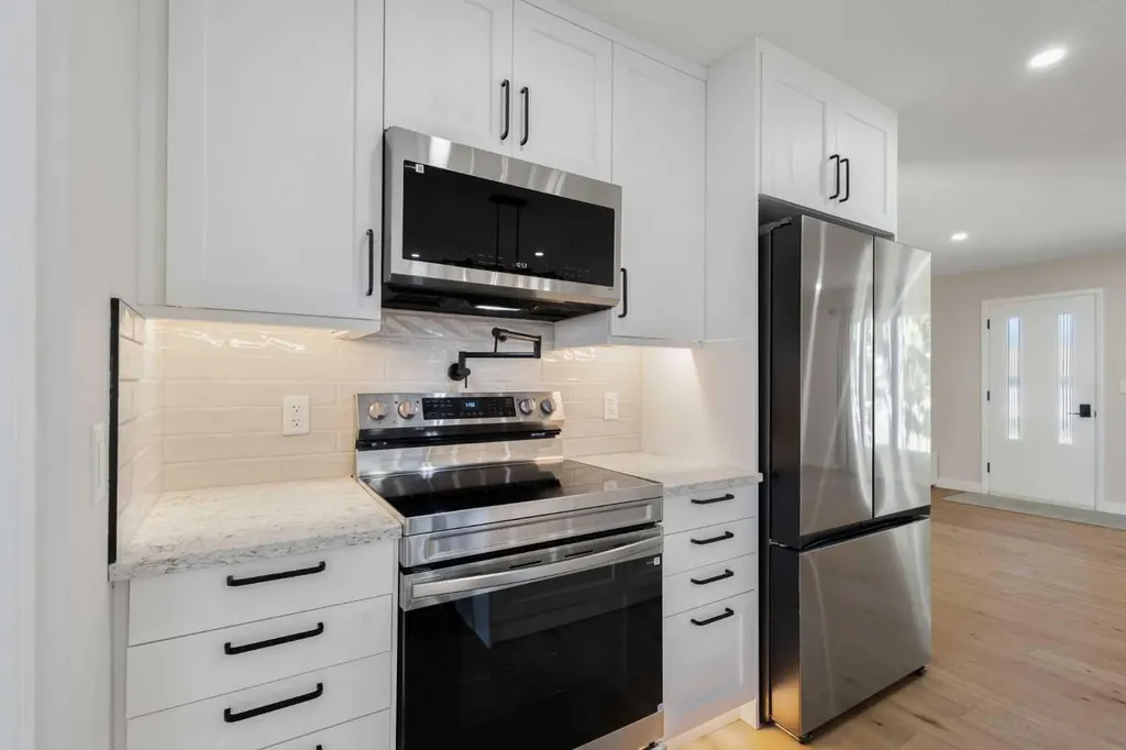 811 Seattle Drive SW Calgary AB T2W 0M9